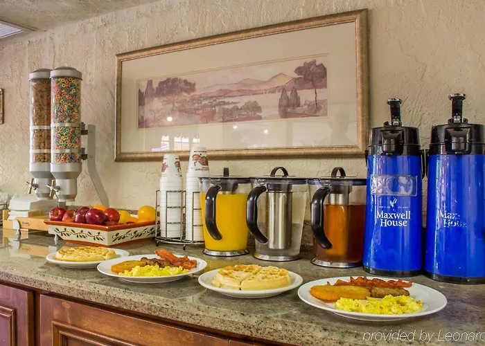 Hotel Ramada By Wyndham Near Asu 3*