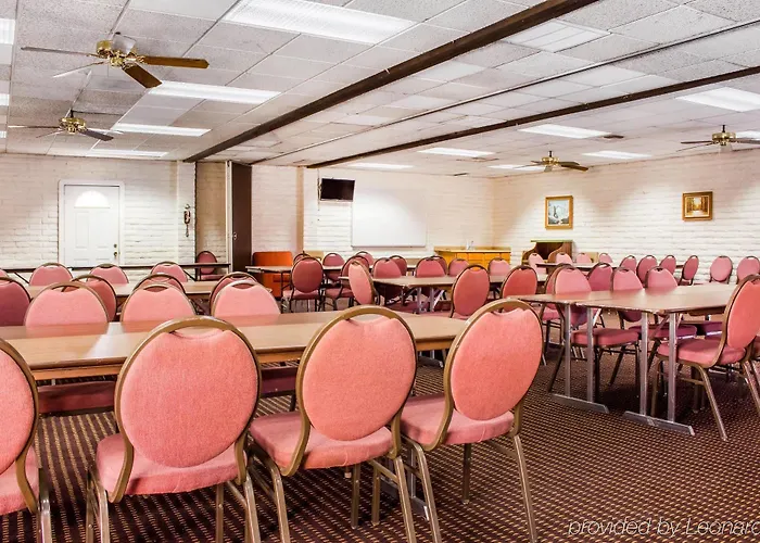 Hotel Ramada By Wyndham Near Asu 3*