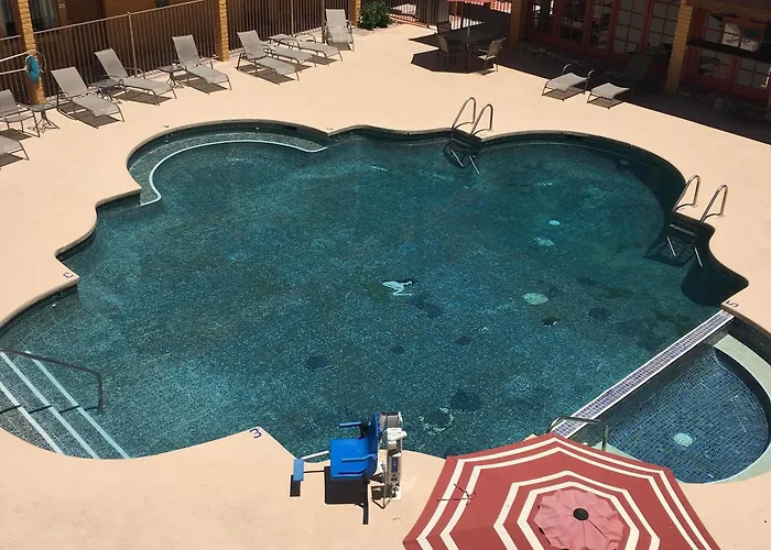 Hotel Ramada By Wyndham Near Asu