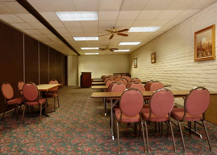 Hotel Ramada By Wyndham Near Asu Tempe