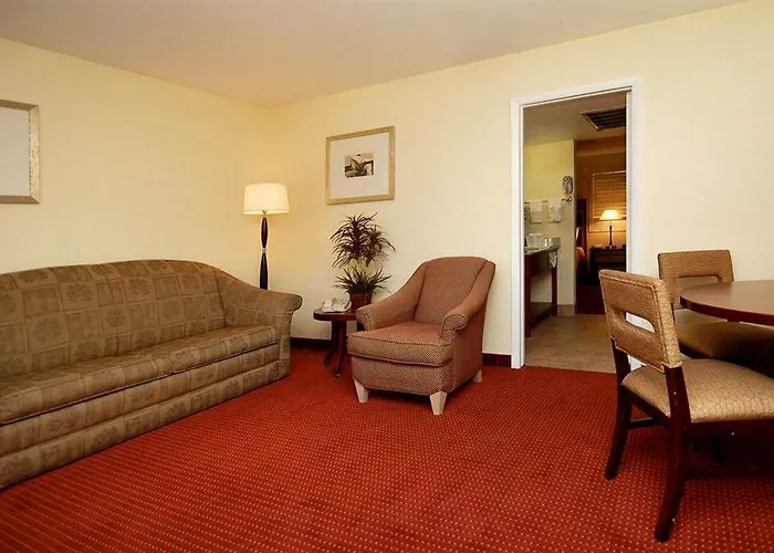 Ramada By Wyndham Near Asu Hotel