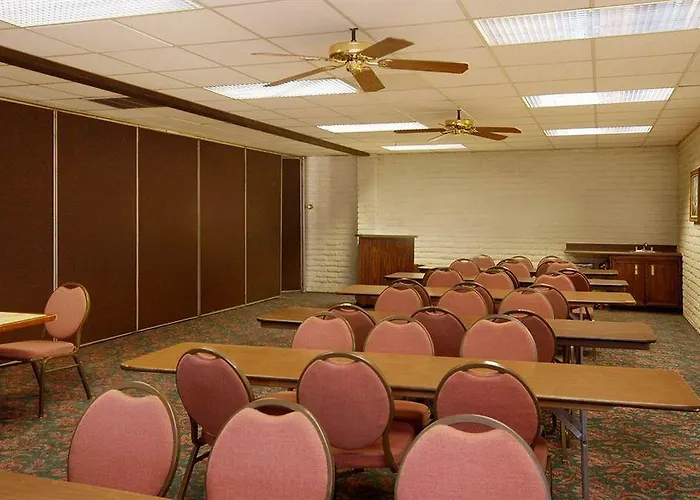 Hotel Ramada By Wyndham Near Asu 3*